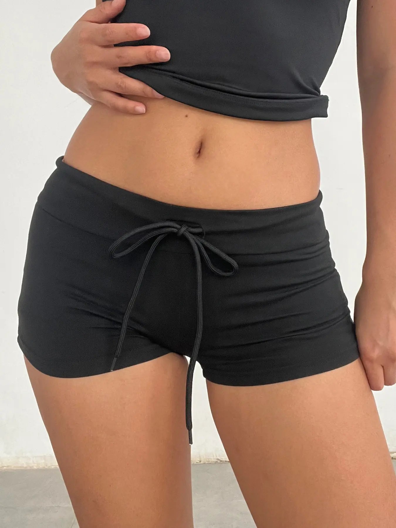 Pure Color Belted Low Waist Shorts Y2K Street Fashion Versatile Casual Spring Summer Basic Shorts for Women